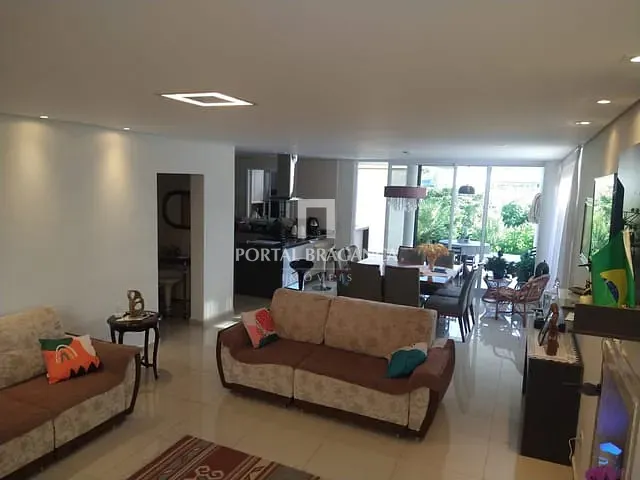 Casa com 700m² 4 quartos e 5 banheiros, à venda, no bairro Condomínio Vale das Águas em Bragança Paulista