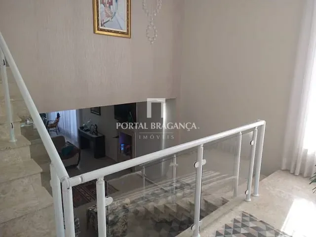 Casa com 700m² 4 quartos e 5 banheiros, à venda, no bairro Condomínio Vale das Águas em Bragança Paulista