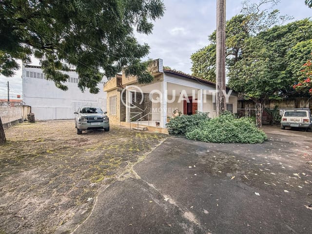 Casa com 1200m² 4 quartos e 4 banheiros, à venda, no bairro Monte Castelo em Fortaleza