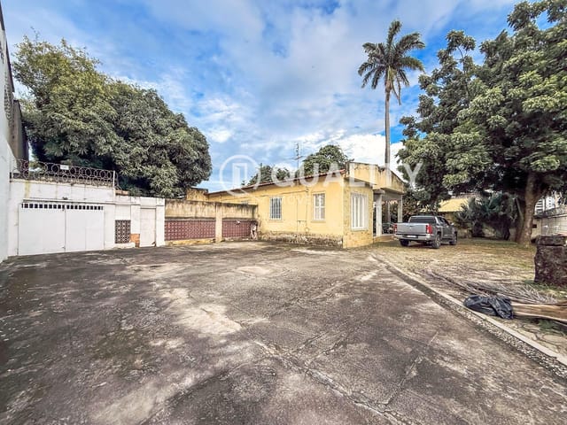 Casa com 1200m² 4 quartos e 4 banheiros, à venda, no bairro Monte Castelo em Fortaleza