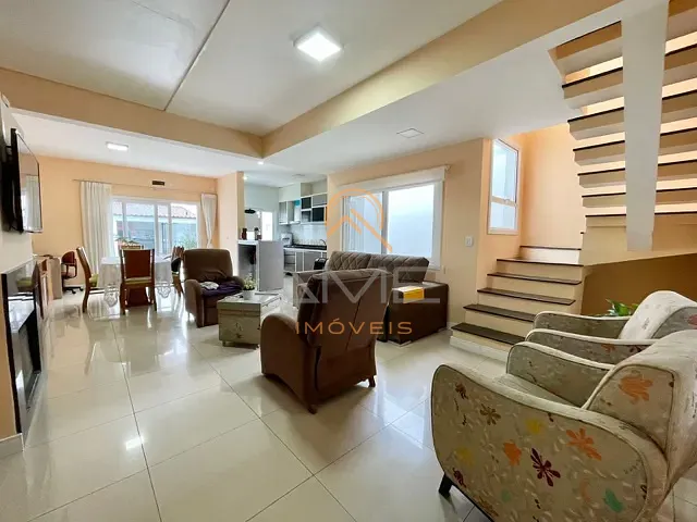 Casa com 222m² 3 quartos e 3 banheiros, à venda, no bairro Laranjal em Pelotas