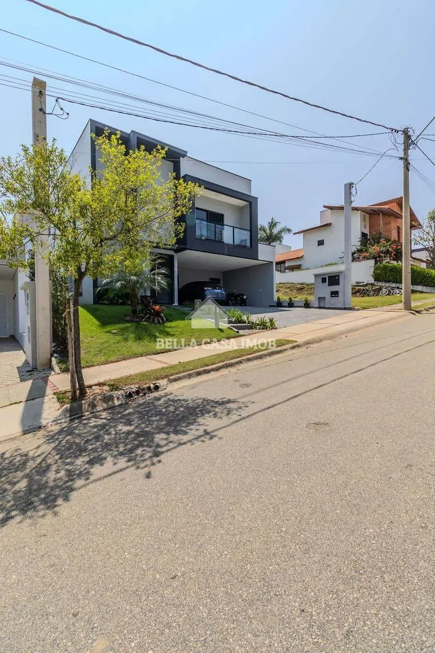 Casa, 3 quartos, 258 m² - Foto 1