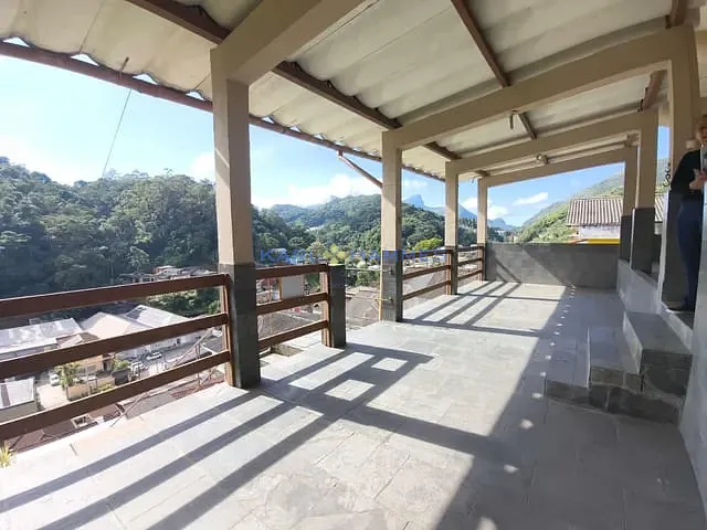 Casa 3 quartos e 1 banheiro, para alugar, no bairro Castelanea em Petrópolis