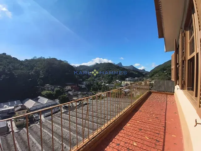 Casa 3 quartos e 1 banheiro, para alugar, no bairro Castelanea em Petrópolis