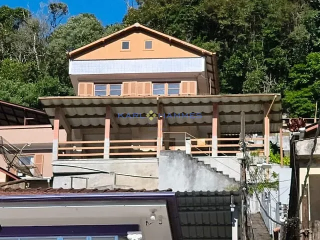 Casa 3 quartos e 1 banheiro, à venda, no bairro Castelanea em Petrópolis