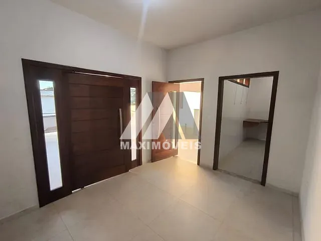 Casa 2 quartos e 2 banheiros, para alugar, no bairro Santa Tereza em Araçuaí