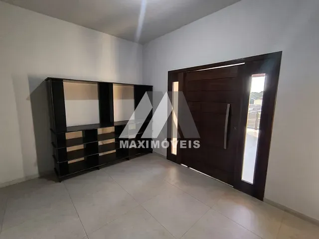 Casa 2 quartos e 2 banheiros, para alugar, no bairro Santa Tereza em Araçuaí