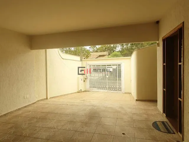 Casa com 300m² 3 quartos e 4 banheiros, à venda, no bairro Araxá em Londrina