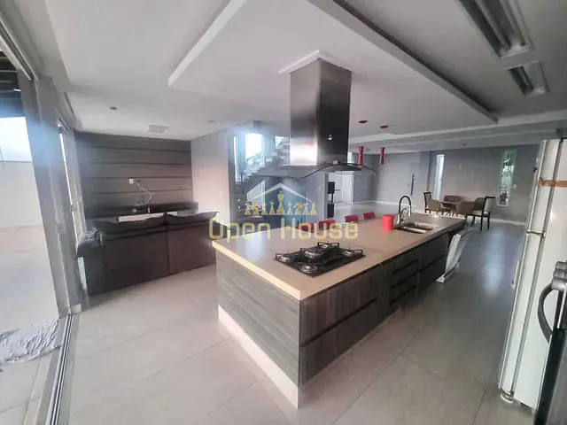 Casa com 556m² 5 quartos e 7 banheiros, à venda, no bairro Morada da Colina em Volta Redonda