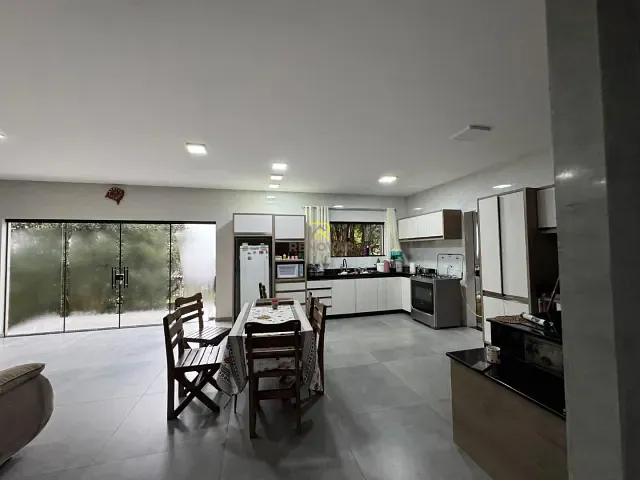 Casa com 1876m² 3 quartos e 3 banheiros, à venda ou para alugar, no bairro Boqueirão em Guarapuava