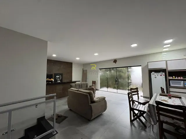 Casa com 1876m² 3 quartos e 3 banheiros, à venda ou para alugar, no bairro Boqueirão em Guarapuava