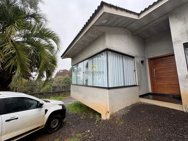 Casa com 1876m² 3 quartos e 3 banheiros, à venda ou para alugar, no bairro Boqueirão em Guarapuava