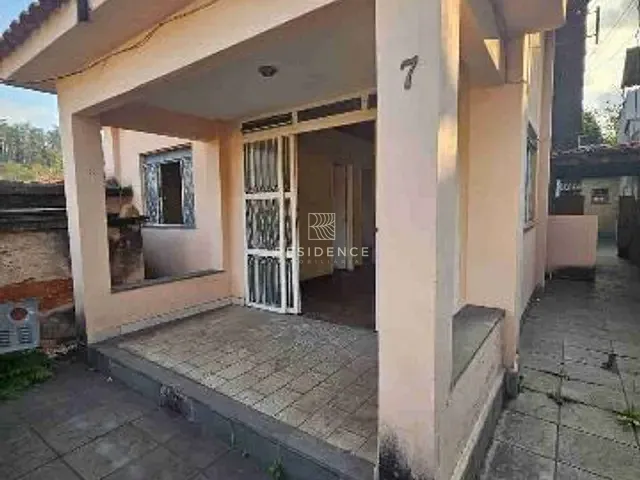 Casa com 300m² 4 quartos e 2 banheiros, à venda, no bairro Sessenta em Volta Redonda