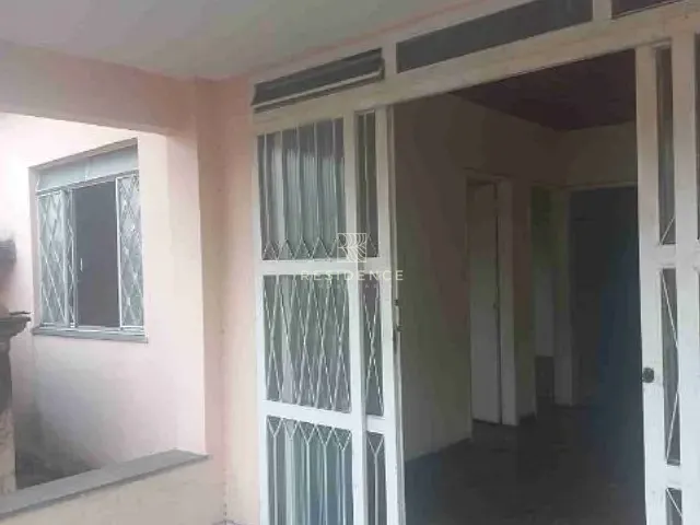 Casa com 300m² 4 quartos e 2 banheiros, à venda, no bairro Sessenta em Volta Redonda
