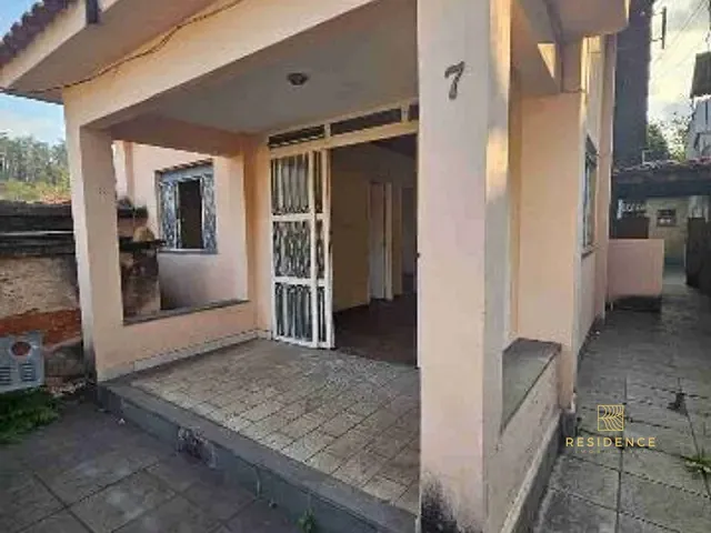 Casa com 300m² 4 quartos e 2 banheiros, à venda, no bairro Sessenta em Volta Redonda