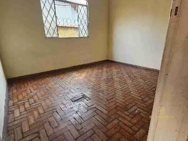 Casa com 300m² 4 quartos e 2 banheiros, à venda, no bairro Sessenta em Volta Redonda