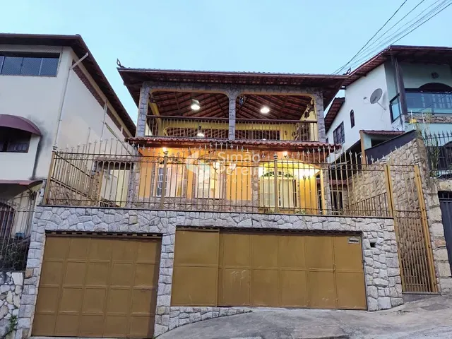 Casa 4 quartos e 4 banheiros, à venda, no bairro Santa Cecília em Juiz de Fora