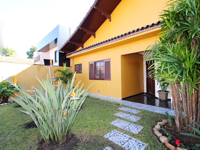 Casa 4 quartos e 5 banheiros, à venda, no bairro Orfãs em Ponta Grossa
