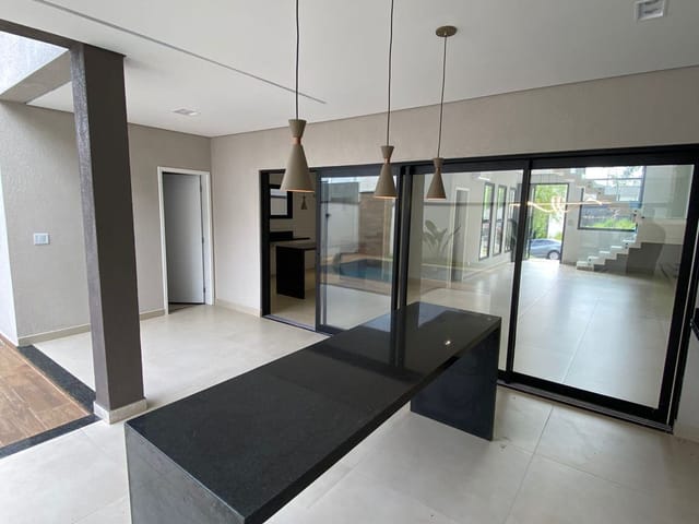 Casa 3 quartos e 4 banheiros, à venda, no bairro Cézar de Souza em Mogi das Cruzes