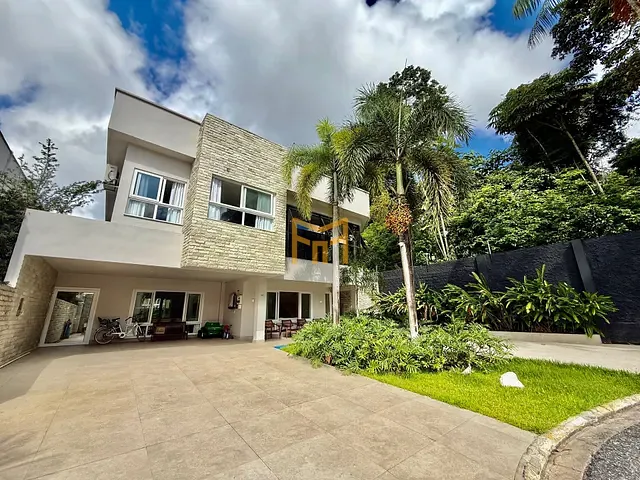 Casa 4 quartos e 6 banheiros, à venda, no bairro Parque Verde em Belém