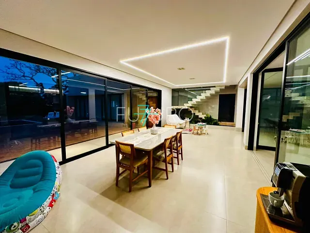 Casa 5 quartos e 5 banheiros, à venda, no bairro Condomínio Residencial Mansões Itaipu em Brasília