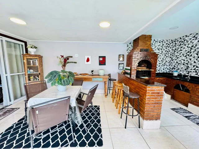 Casa com 415m² 4 quartos e 2 banheiros, à venda, no bairro Piratininga em Niterói