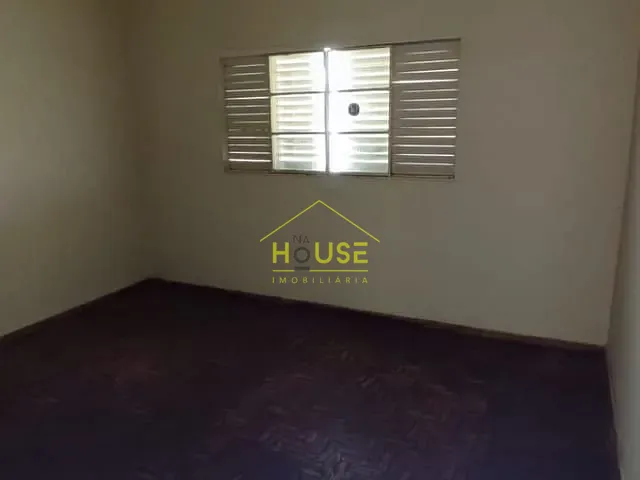 Casa com 300m² 3 quartos e 1 banheiro, à venda, no bairro Chácara das Paineiras em Votuporanga