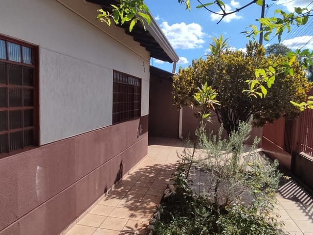 Casa com 308m² 3 quartos e 3 banheiros, à venda, no bairro Jardim Vô Zezinho em Cambé
