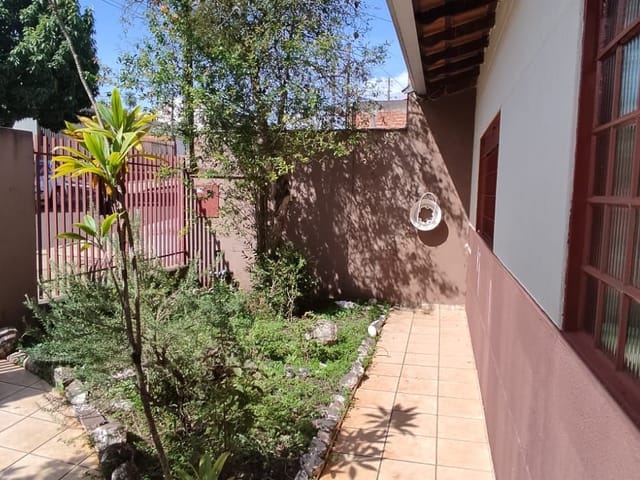 Casa com 308m² 3 quartos e 3 banheiros, à venda, no bairro Jardim Vô Zezinho em Cambé