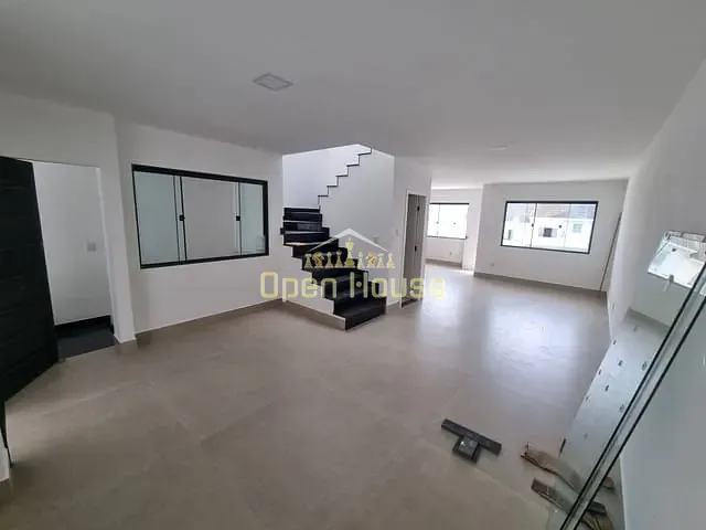 Casa 3 quartos e 3 banheiros, à venda, no bairro Jardim Belvedere em Volta Redonda