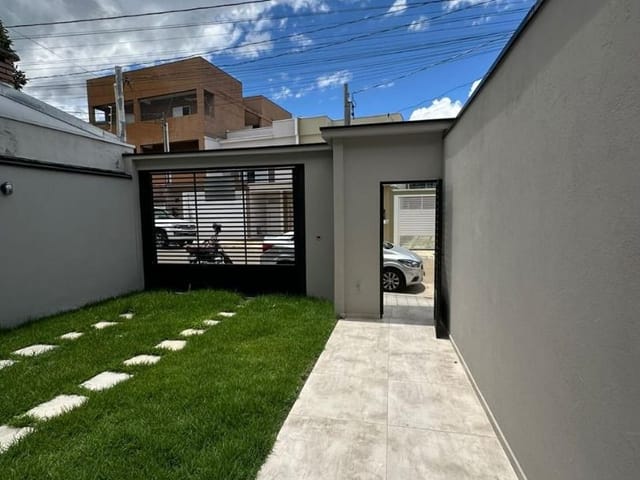Casa com 150m² 3 quartos e 3 banheiros, à venda, no bairro Extremaville em Extrema