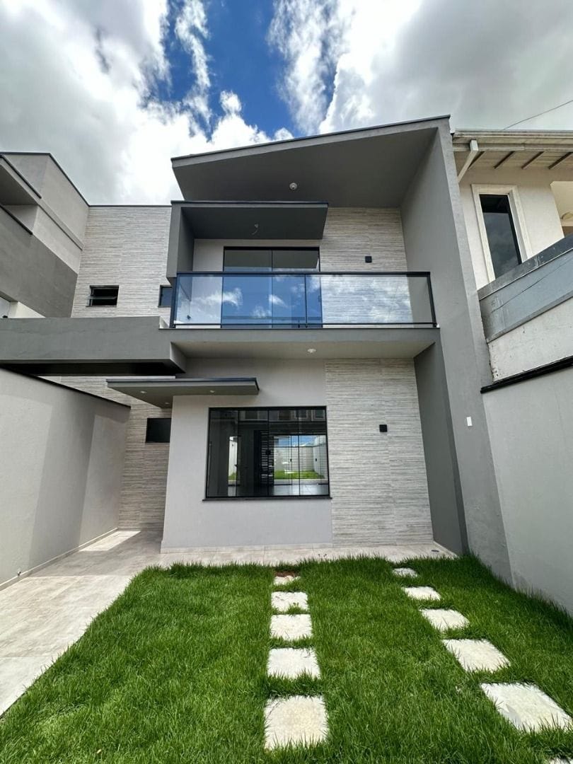 SOBRADO A VENDA 3 SUITES