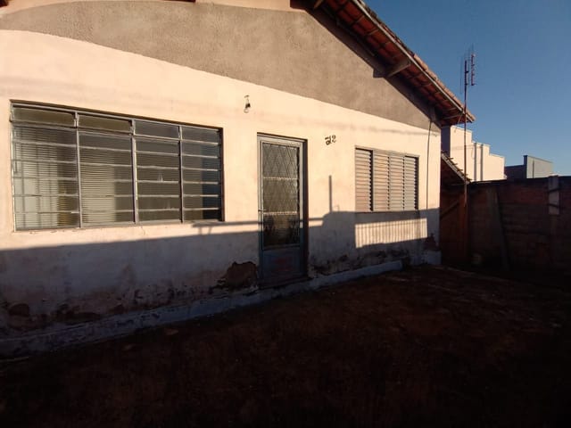 Casa com 300m² 2 quartos e 1 banheiro, à venda, no bairro Pousada do Sol em São João da Boa Vista