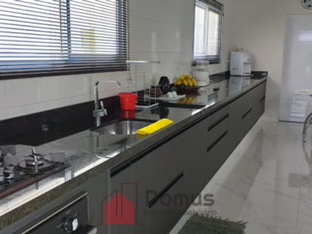 Casa com 685m², à venda, no bairro Jardim Residencial Doutor Lessa em Pindamonhangaba