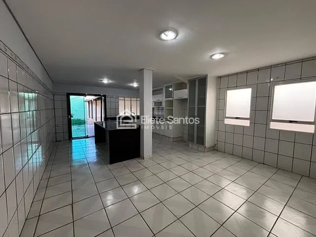 Casa com 420m² 3 quartos e 2 banheiros, à venda, no bairro Cechino em Americana