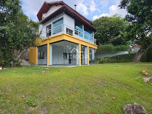 Casa com 950m² 3 quartos e 2 banheiros, à venda, no bairro Terras do Madeira em Carapicuíba