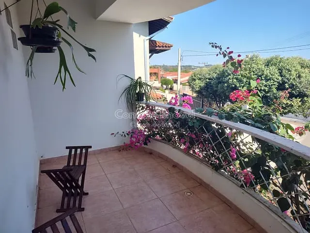 Casa 4 quartos e 3 banheiros, à venda, no bairro Jardim Bela Vista em Jaguariúna