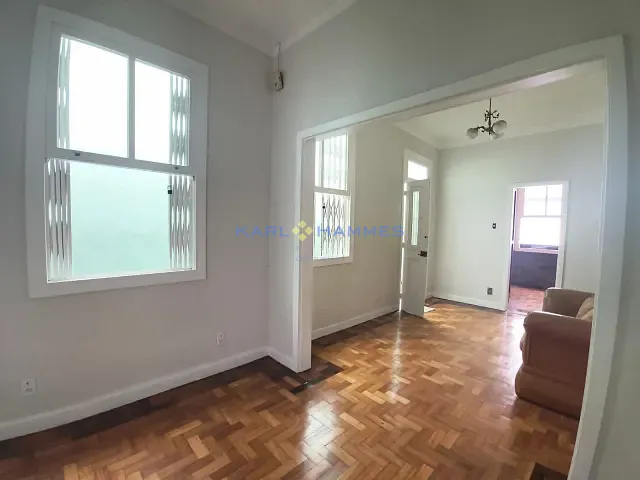 Casa 3 quartos e 2 banheiros, à venda, no bairro Centro em Petrópolis