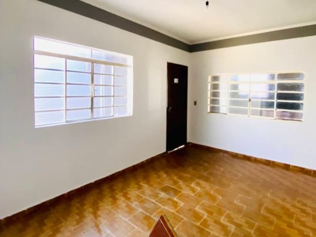Casa com 200m² 3 quartos e 1 banheiro, à venda, no bairro Vila Santa Terezinha em Franca