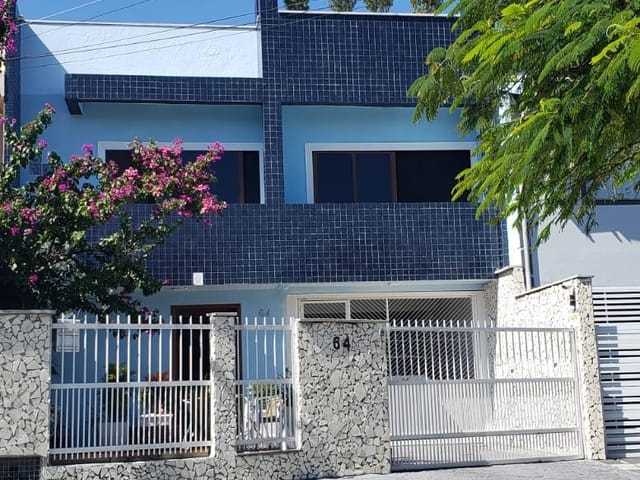 Casa 4 quartos e 4 banheiros, à venda, no bairro Vargem do Bom Jesus em Florianópolis