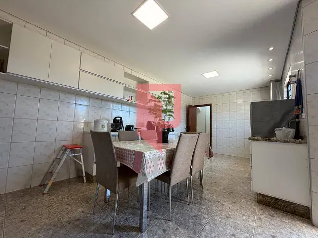 Casa 3 quartos e 3 banheiros, à venda, no bairro Santa Amélia em Belo Horizonte