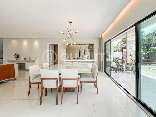 Casa com 394m² 4 quartos e 4 banheiros, para alugar, no bairro Coaçu em Eusébio