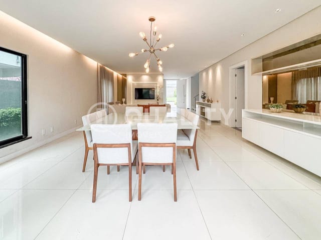 Casa com 394m² 4 quartos e 4 banheiros, para alugar, no bairro Coaçu em Eusébio