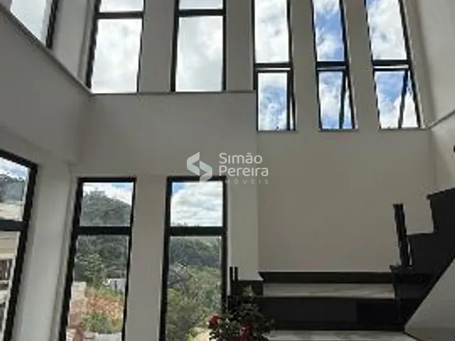 Casa com 400m² 4 quartos e 5 banheiros, à venda, no bairro Salvaterra em Juiz de Fora
