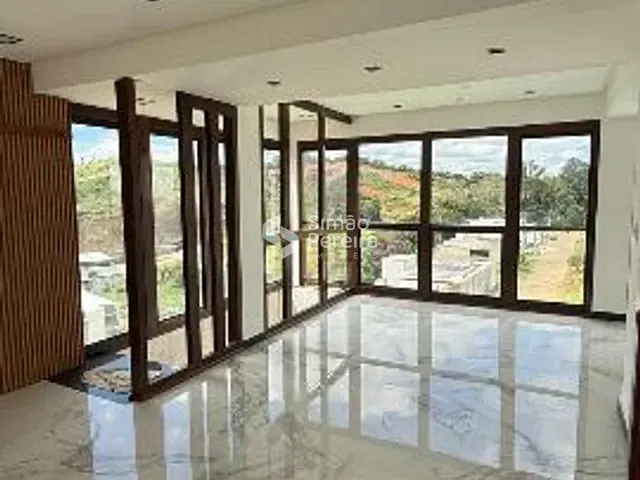 Casa com 400m² 4 quartos e 5 banheiros, à venda, no bairro Salvaterra em Juiz de Fora