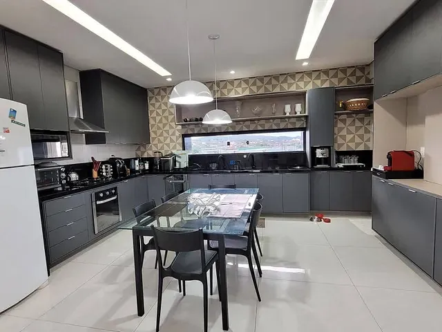 Casa 4 quartos e 5 banheiros, à venda, no bairro Matriz em Vitória de Santo Antão