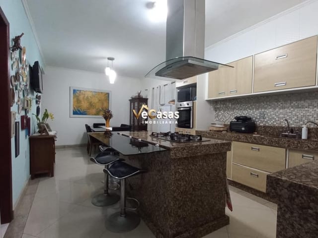 Casa com 360m² 4 quartos e 5 banheiros, à venda, no bairro Jardim Bela Vista em Rio das Ostras