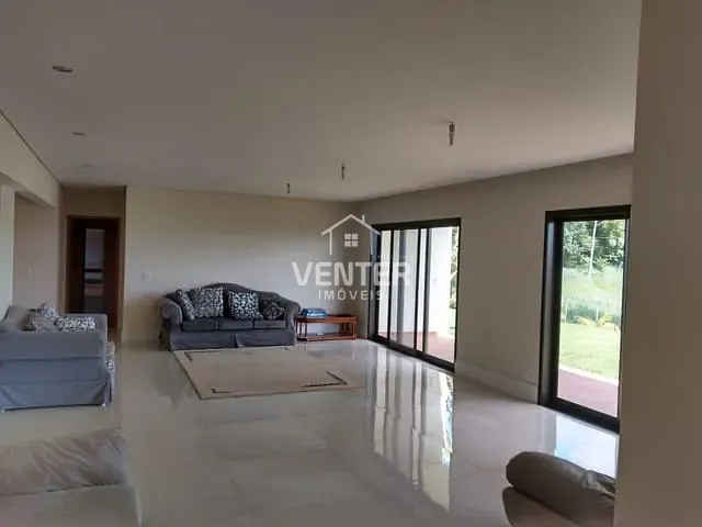Casa com 2050m², à venda, no bairro Chácaras Cataguá em Taubaté