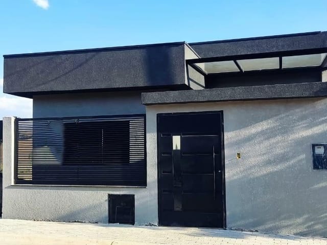 Casa com 200m² 3 quartos e 1 banheiro, à venda, no bairro Toledo em Toledo