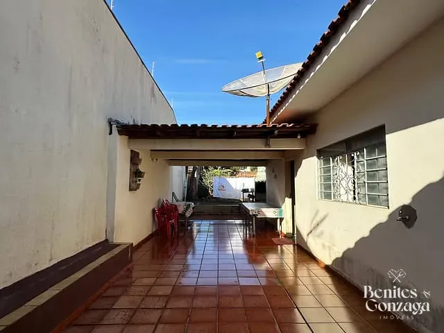 Casa com 506m² 3 quartos e 2 banheiros, à venda, no bairro Jardim Alvorada em Maringá